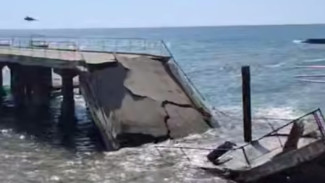 В Алуште обрушился пирс на набережной