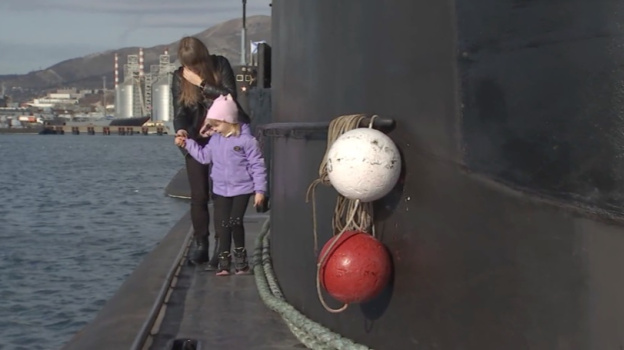 Черноморский флот исполнил новогоднее желание девочки Лизы – посетить подлодку