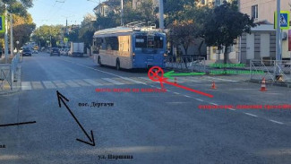 Троллейбус сбил школьницу на переходе в Севастополе