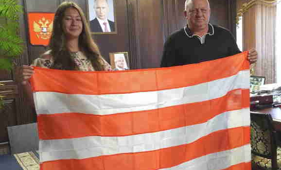 Флаг Керчи на северный полюс отвезет 15-летняя жительница города