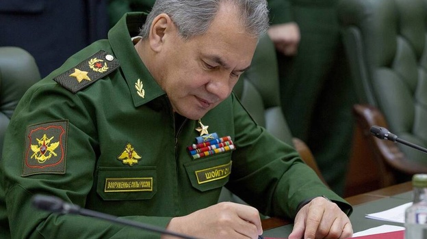 Министр обороны провел совещание по ситуации с наводнением в Крыму