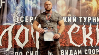 Полицейский из Алушты побил рекорд России по военному классическому жиму