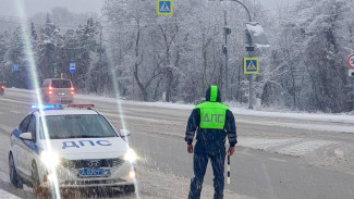 В Севастополе пошел снег, автолюбителей просят воздержаться от поездок