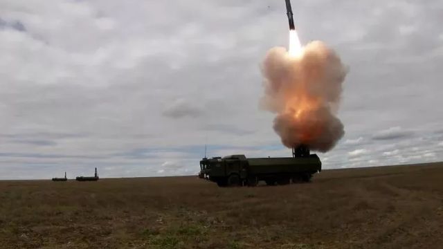 Черноморский флот и авиация отработали удары по целям противника