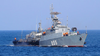 Черноморский флот «спас» аварийный корабль у берегов Крыма