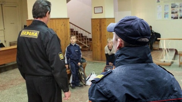 Росгвардия может начать охранять школы Крыма