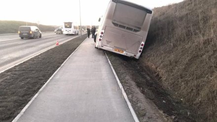 В Севастополе автобус вылетел в кювет: водитель погиб