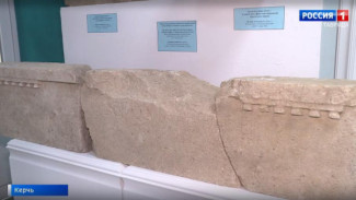 В Музее каменных древностей в Керчи состоялось открытие выставки «Храм Зевса Генарха и Сотера»