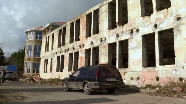 Мэр Ялты оценила ход капремонта здания для Центра поддержки в Алупке