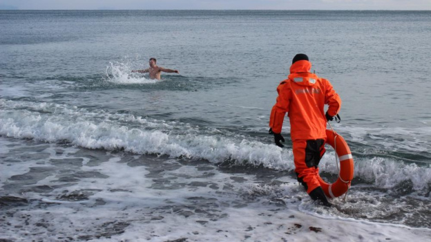 Крымские спасатели готовят пляжи к Крещению