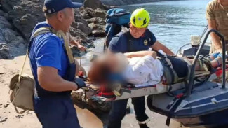 В Новом Свете женщина сорвалась с трёхметровой скалы 