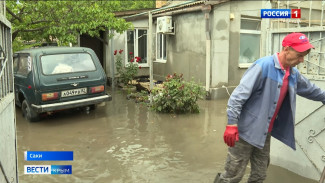 В Саках из-за сильных ливней подтопило дома, а 5 тысяч жителей остались без света 