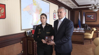 Военнослужащая из Крыма награждена за освобождение Новой Каховки