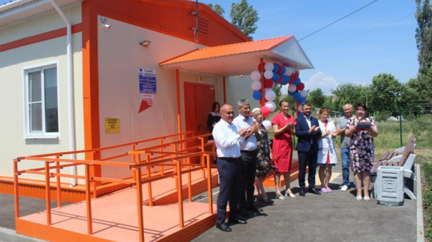 В Белогорском районе открыли два модульных медпункта