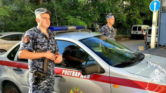 В Севастополе поймали дебошира, который портил внедорожники
