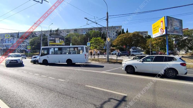 В Севастополе легковушка врезалась в маршрутку