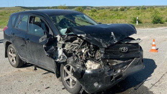 ДТП сегодня: женщина, управляя автомобилем Toyota RAV4, допустила столкновение с «Газелью»