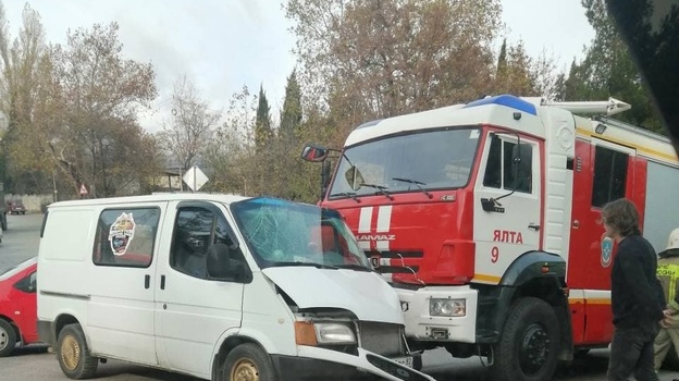 В Ялте в ДТП попала машина пожарных