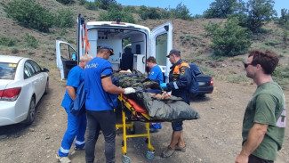 Турист повредил позвоночник на диком пляже в Крыму