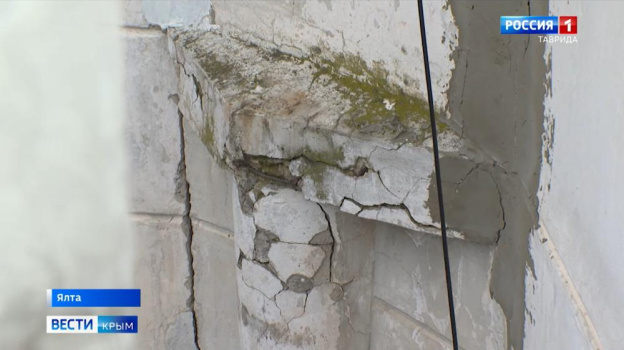 Трещины появились в ялтинской многоэтажке из-за строительных работ
