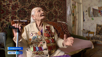 100-летние жители Крыма получили по 50 тысяч рублей