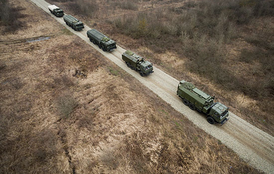 В Крым стягивают военную технику и войска