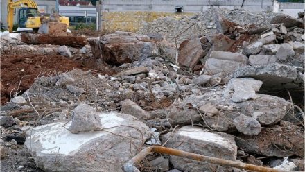 В Севастополе выявили нарушителя, сбрасывавшего строительные отходы на обочину