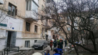 В Севастополе из-за взрыва обрушилась часть дома