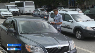 Симферопольцы жалуются на нелегальных таксистов