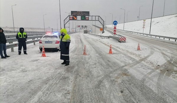 Непогода увеличила время перекрытия Крымского моста