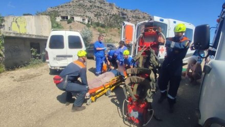 В Судаке турист упал с 4-х метровой скалы