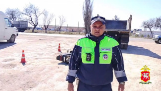 В Симферопольском районе водитель мопеда врезался в грузовик и погиб