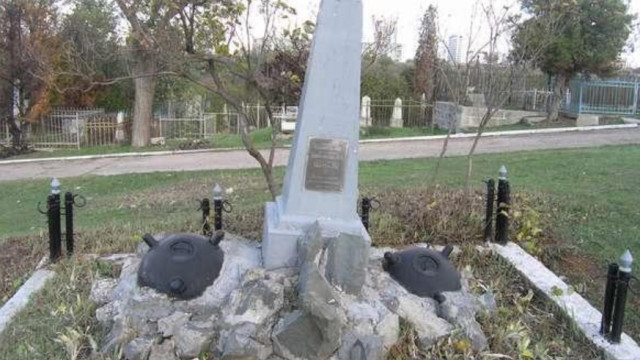 Бомжи поселились на кладбище в Севастополе 