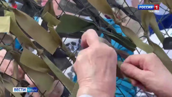 9 Мая на набережной Ялты волонтёры организовали масштабное событие «Весточка из Крыма на фронт»