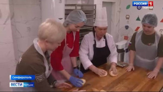 Крымские студенты совместно с Народным фронтом приготовили угощения участникам спецоперации