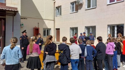 В Феодосии полицейские провели школьникам «Урок Мужества»