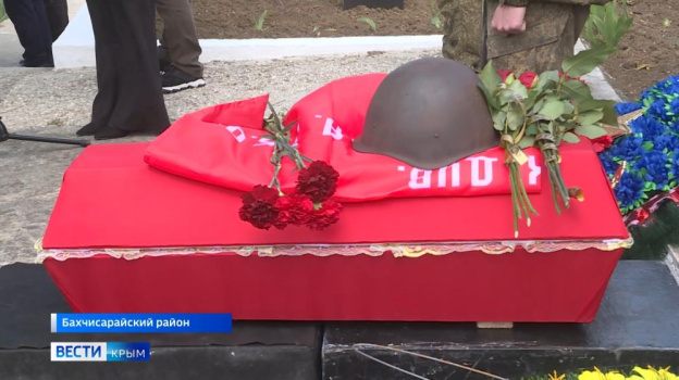 В Крыму перезахоронили останки солдата, погибшего в Беларуси в годы Великой Отечественной войны 