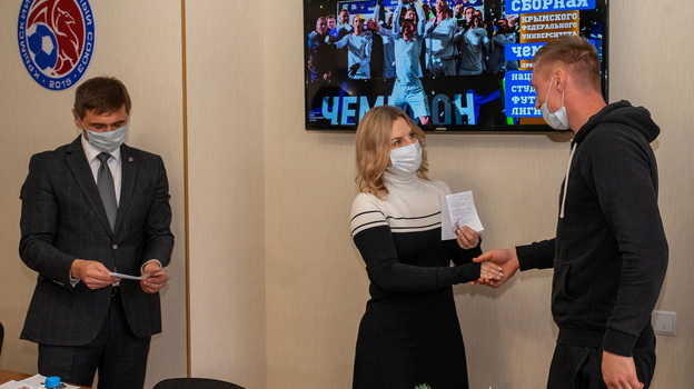 Футболистам Крымского федерального университета присвоены спортивные звания
