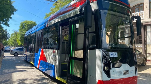 В Евпатории презентовали новый трамвай