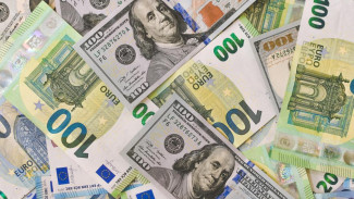 Около трети крымчан следят за курсом валют