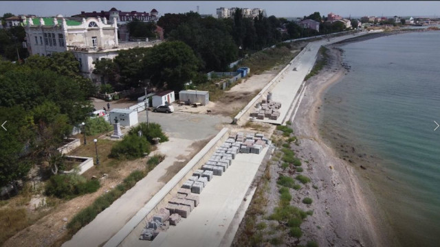 На Лазурной набережной в Евпатории проходит третий этап строительства