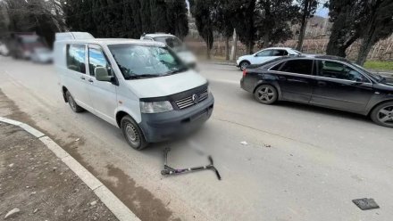 Ребёнок на самокате попал под машину в Алуште