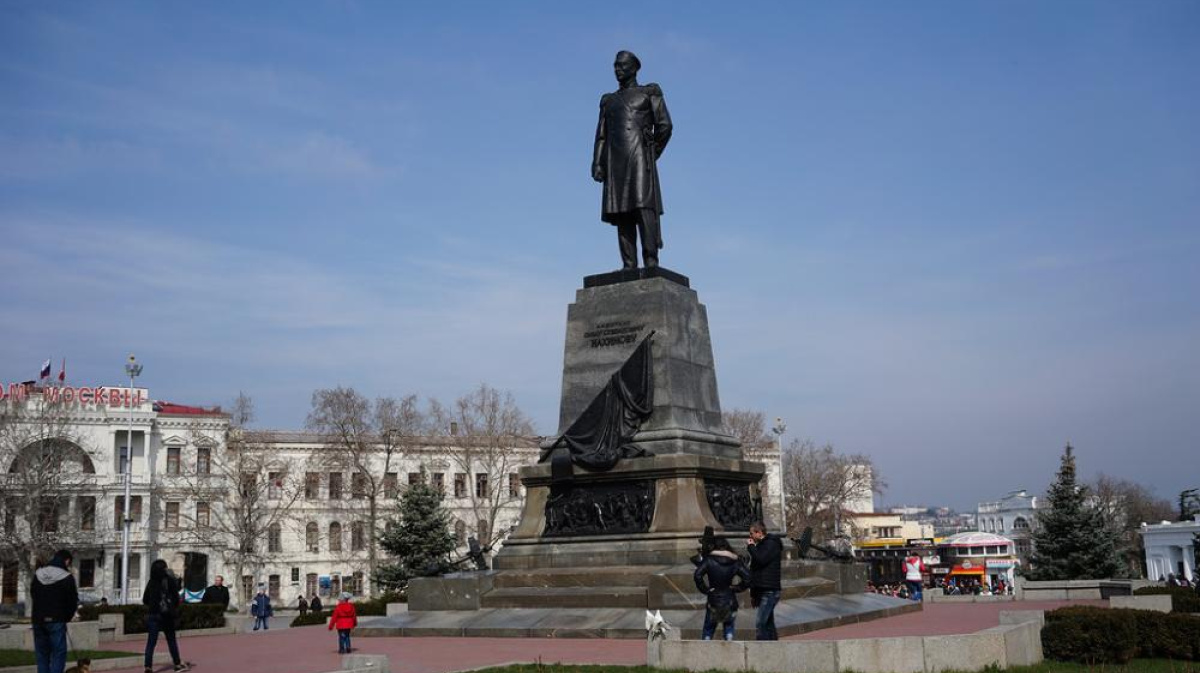 Севастополь санкт. Площадь Нахимова. Главная площадь Севастополя. Площадь Нахимова Севастополь рисунок. Площадь Адмирала Нахимова.