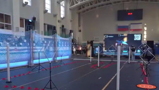 Школьники в Крыму учатся управлять дронами 