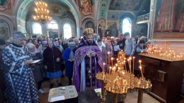 В храмах Крыма и Севастополя вознесли молитвы за жертв террора