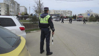 В Крыму сотрудники Госавтоинспекции проводят пешеходный рейд