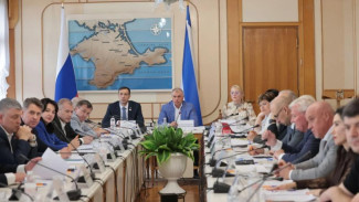 В Крыму обсудили развитие республики в 2025 году и целевые показатели на 2026 год