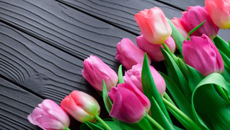 8 Марта ассоциируется у крымских женщин с тюльпанами