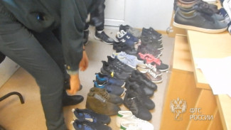 Украинец пытался незаконно ввезти в Крым одежду и обувь