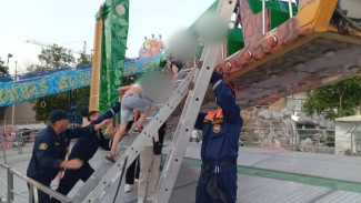 В Евпатории на высоте около 7 метров остановился аттракцион